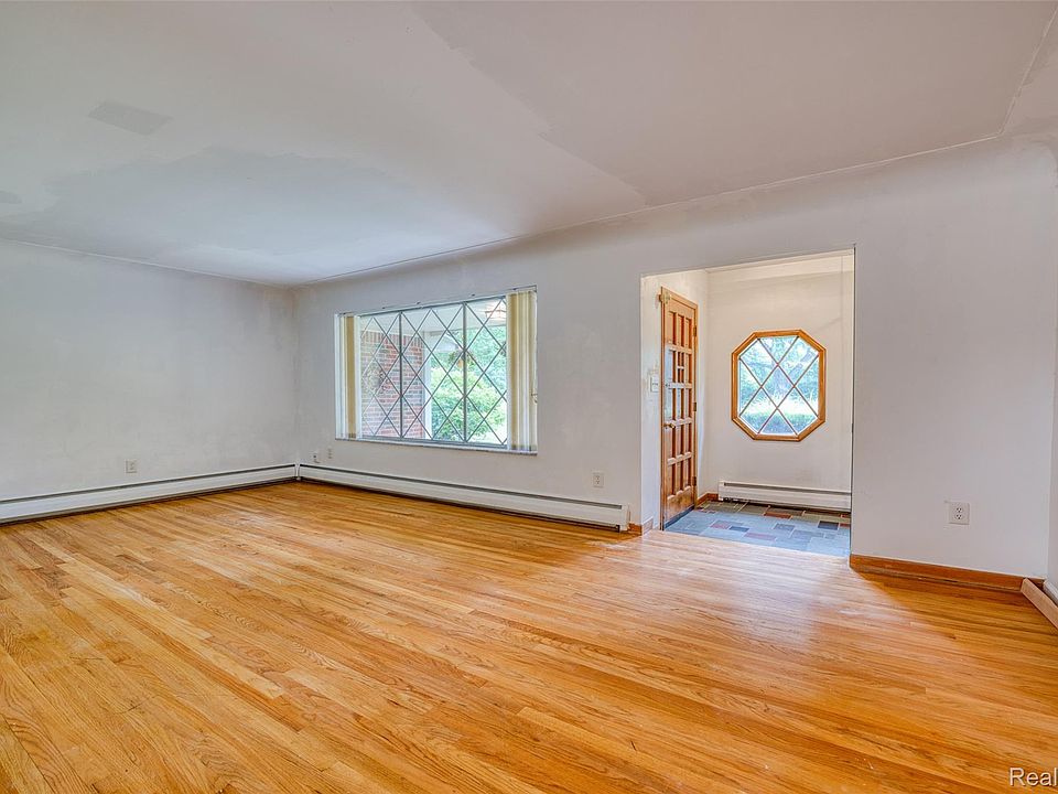 6970 Wing Lake Rd, photo 3