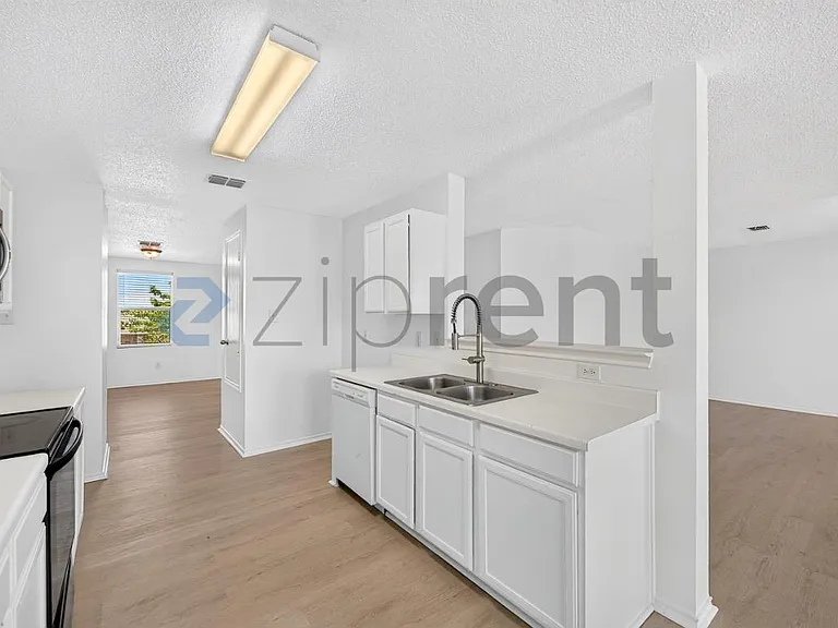 1320 Junction Run — Photo 15