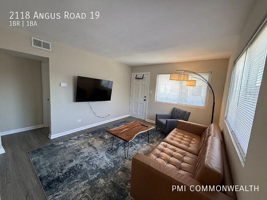 1 Bed / 1 Bath Apartment (Available Now) — Photo 3
