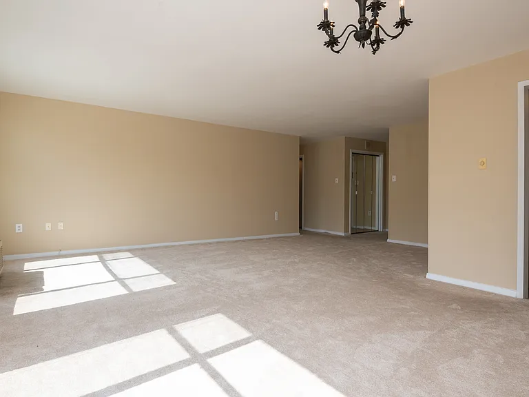 2501 Calvert St NW #604 — Photo 4