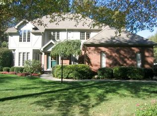 8301 Country Brook Dr, Holland, OH 43528