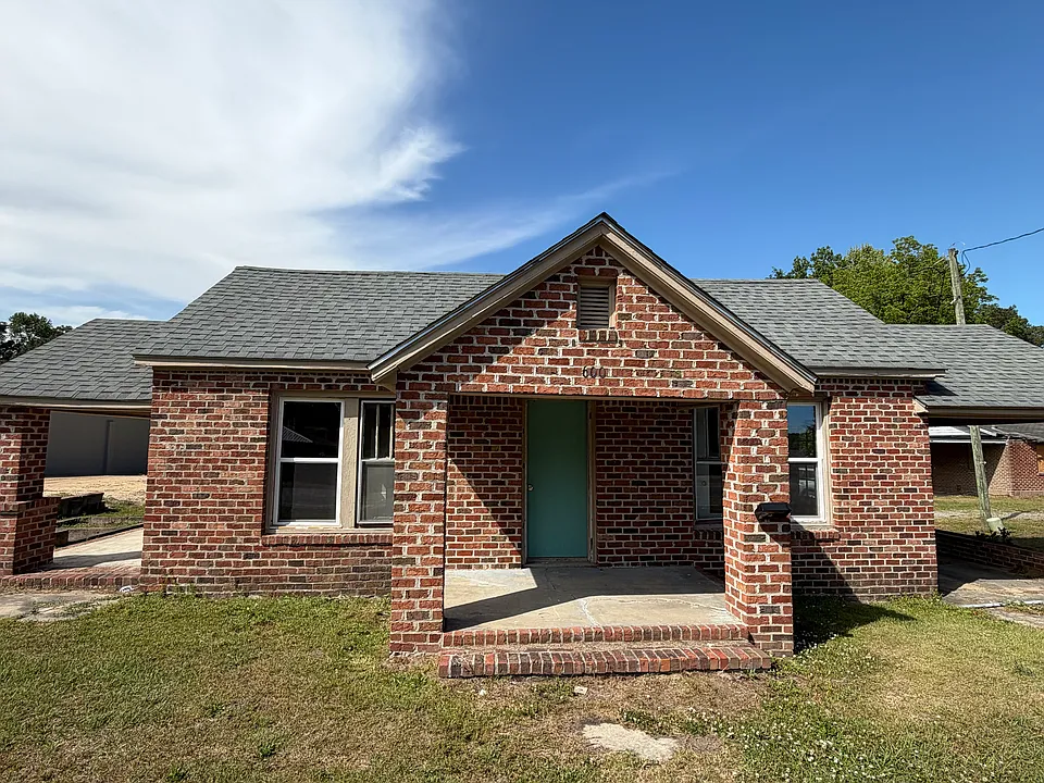 600 State Highway 33 W