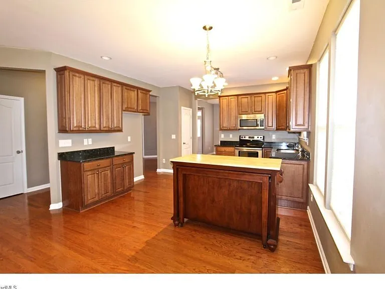 185 Parkview Ln — Photo 11