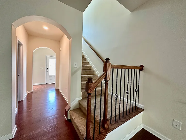 1218 Clingman Dr — Photo 3