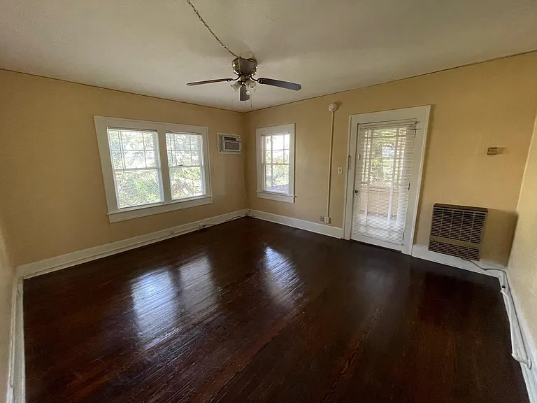 125 7th Ave NE #D1 — Photo 2
