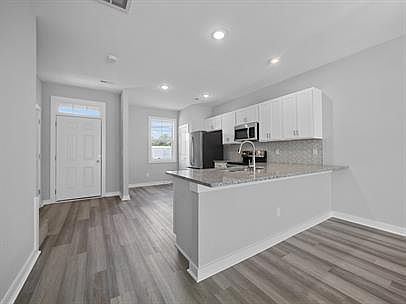 1st image of 302 Starfish Ln #1