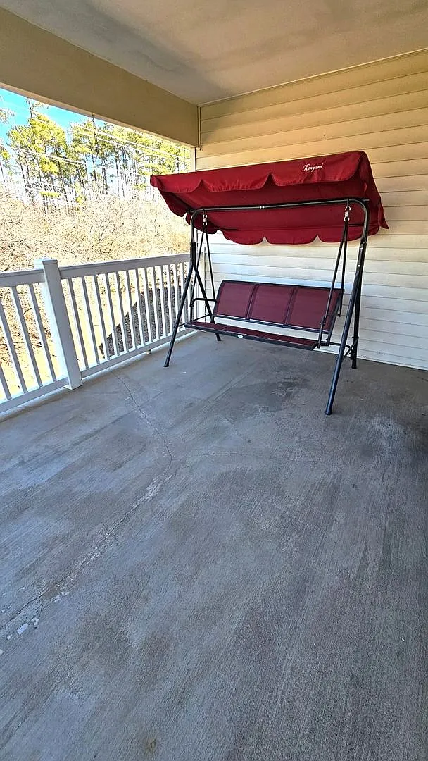 Room in 2 Bedroom Home at Chenille Dr — Photo 4