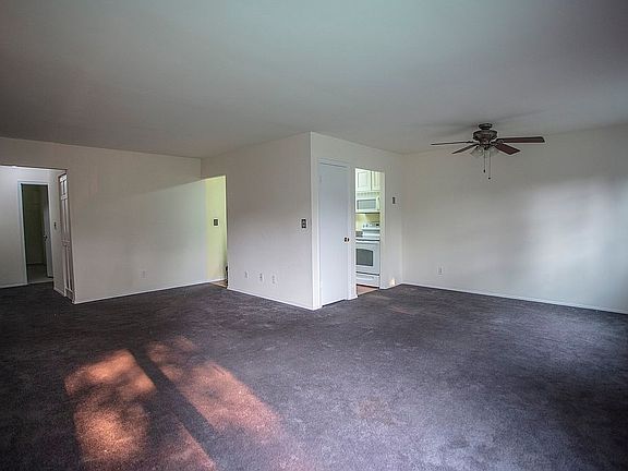 3rd image of 424 Carpenter Ave