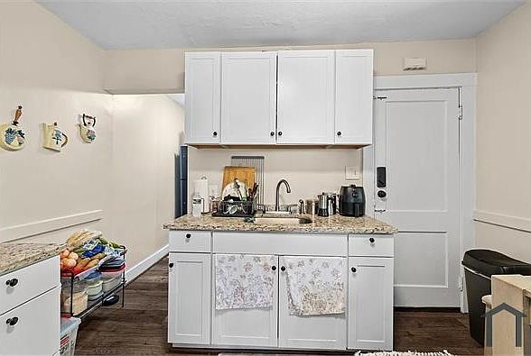 1st image of 575 Hyde Park Ave #3