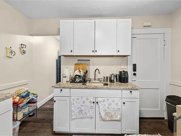 575 Hyde Park Ave #3, Boston, MA 02131