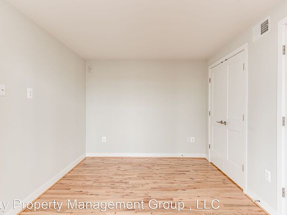 4th image of 3801 Fleet St #201
