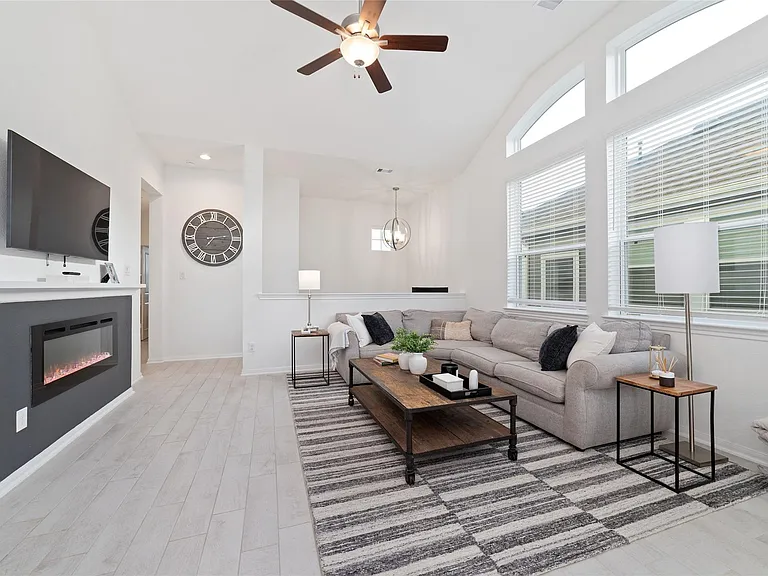 331 E Coralburst Loop — Photo 7