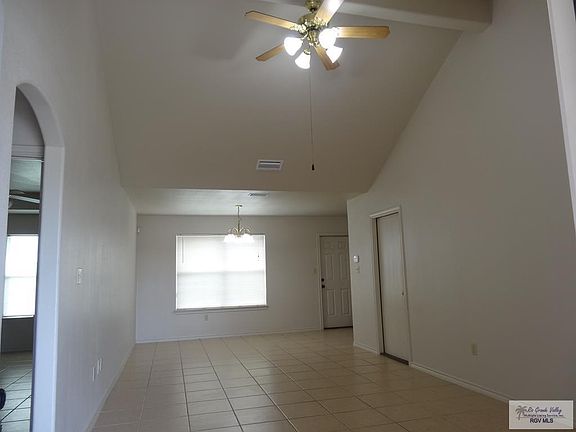 2nd image of 3090 Chadwick Pl