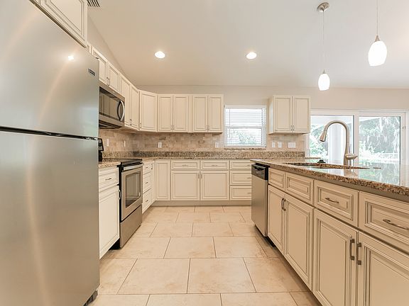 5th image of 2840 Soprano Ln