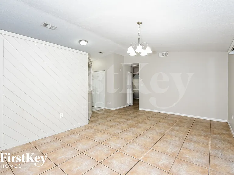 1061 Sally St SE — Photo 5