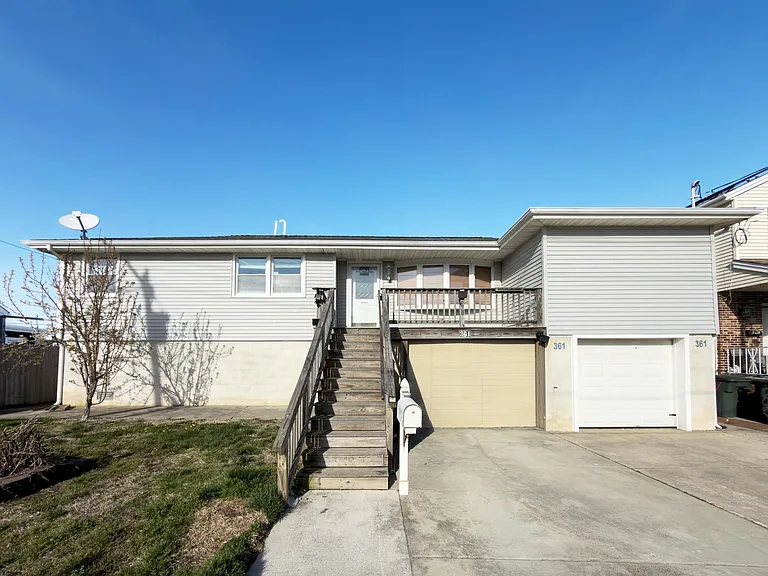 361 N Richmond Ave — Photo 32