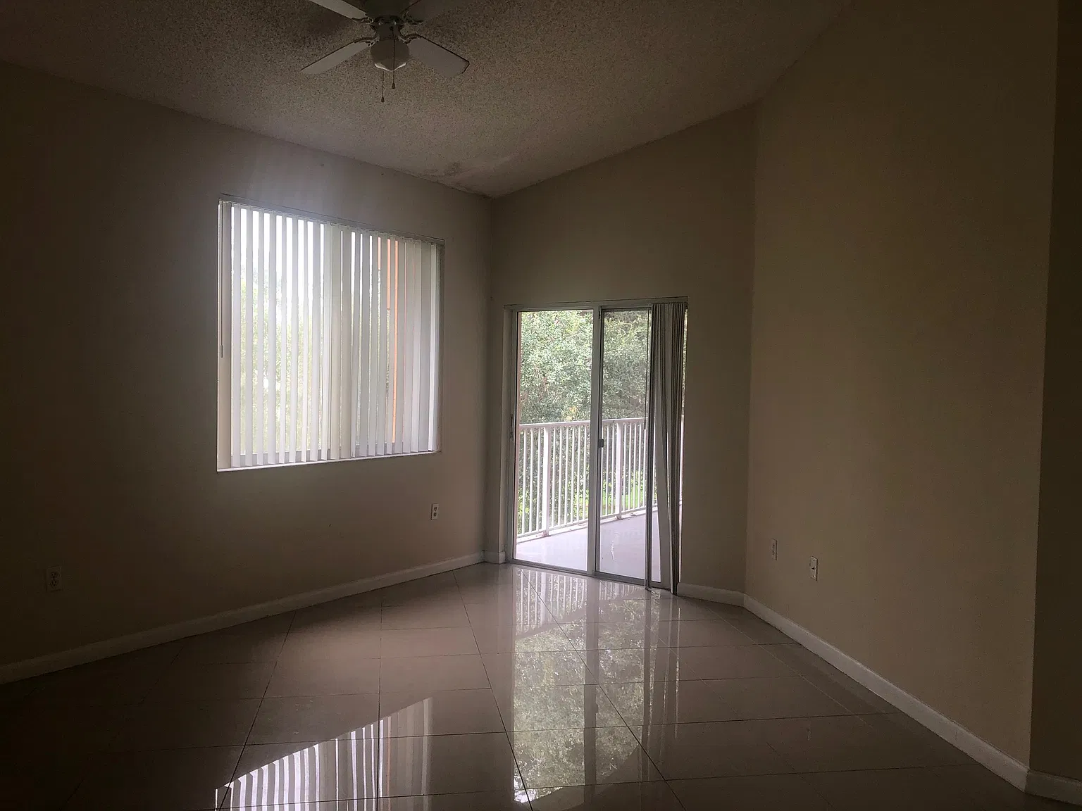 3 bed, 1364 sqft, $2,695 — Photo 2