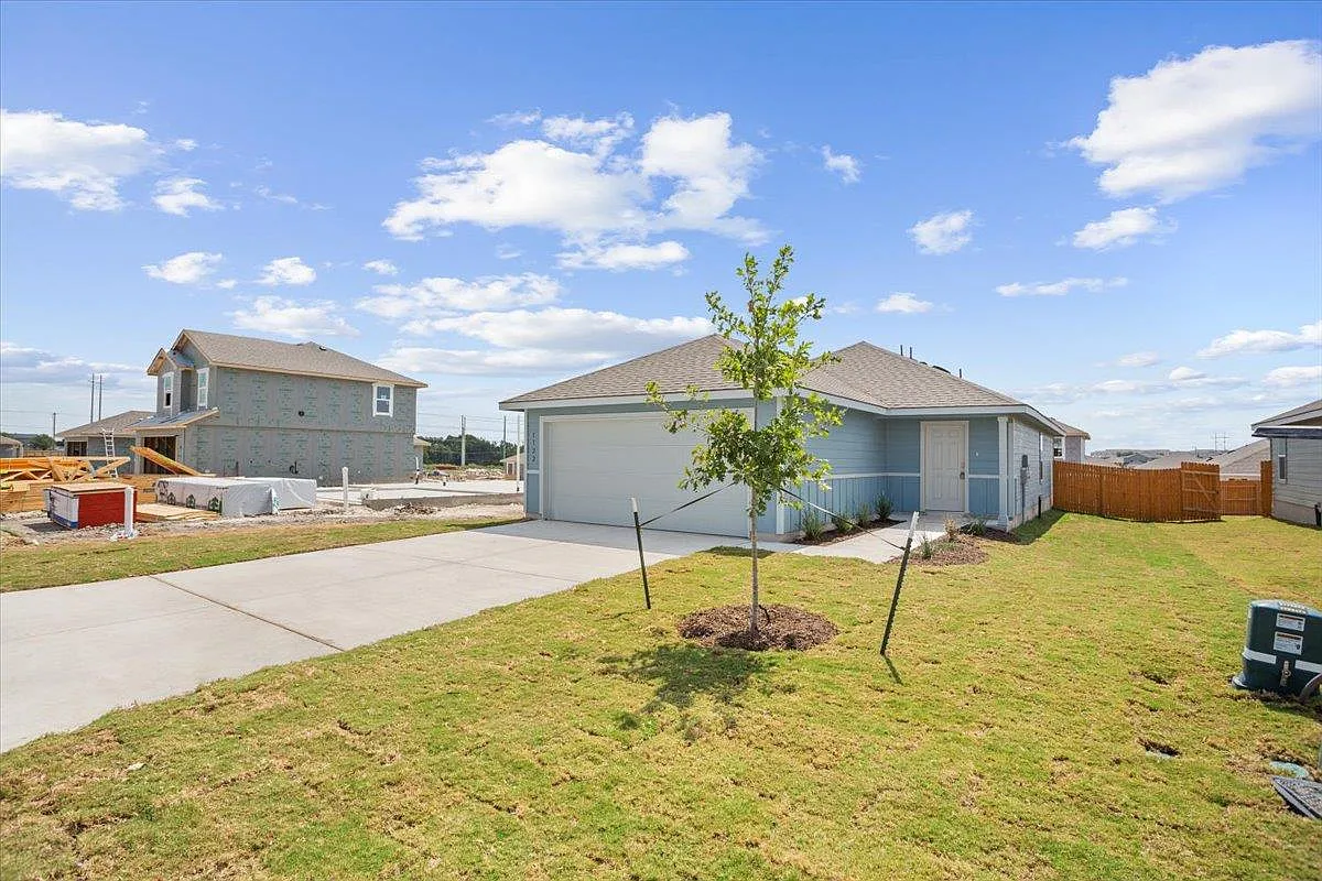 3 bed, 2.0 bath, 1280 sqft, $1,695 — Photo 3