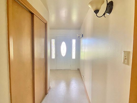 3rd image of 323 S 15th St