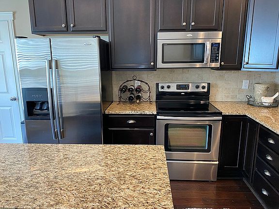 4th image of 654 Collier Dr