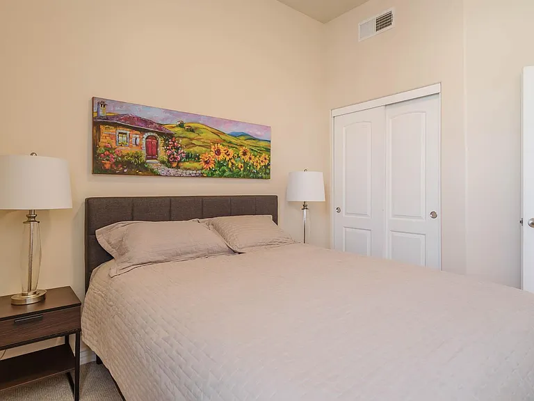 441 N Los Robles Ave — Photo 20