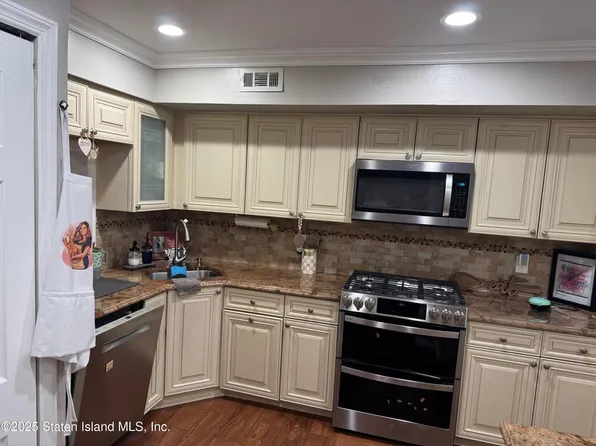 49 Doreen Drive image 5 of 20