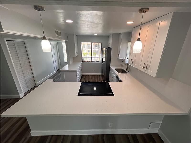 1st image of 440 Lakeview Dr APT 201