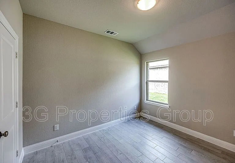 1513 Elizabeth St — Photo 9