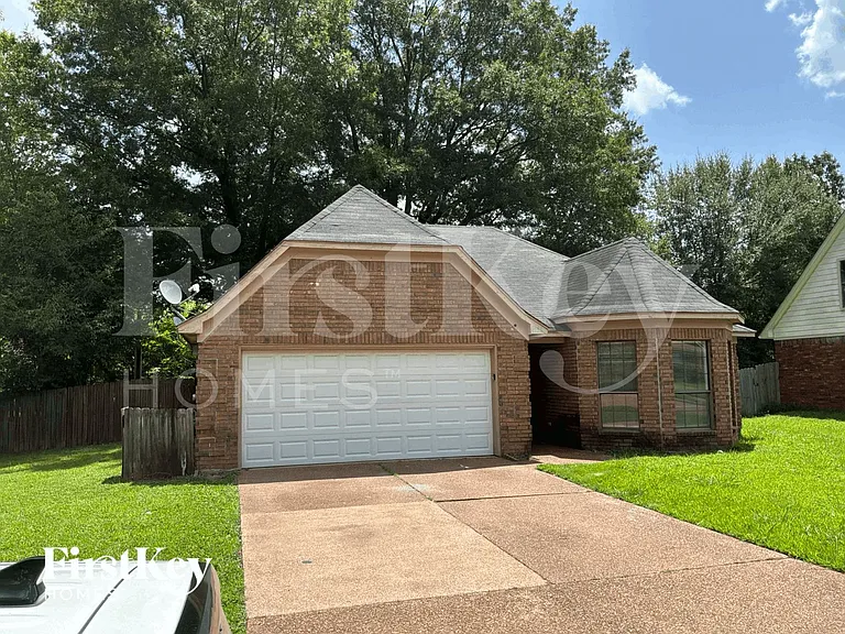 4538 Kings Grant Dr — Photo 1