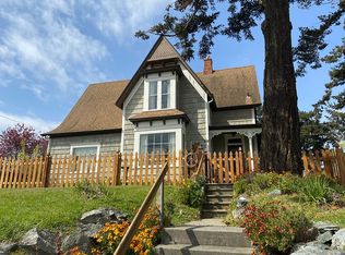 206 N Main St, Coupeville, WA 98239
