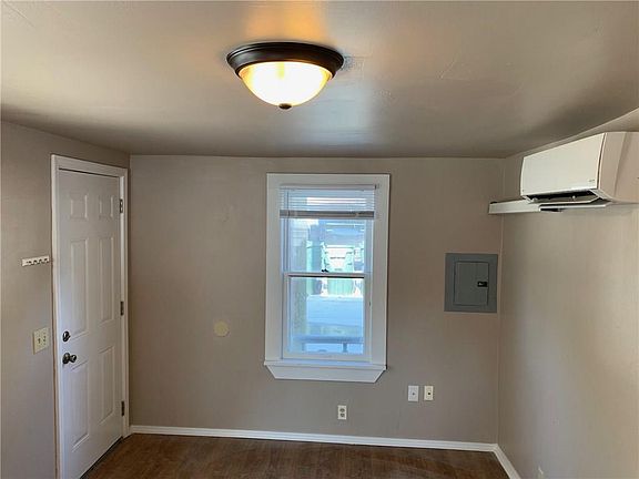 3rd image of 746 Jenkins Ave #A1