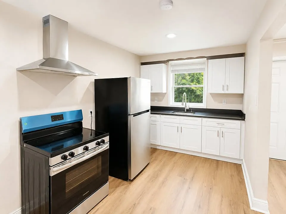 1 bed, 450 sqft, $1,100 — Photo 1