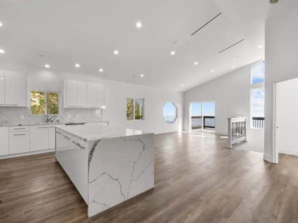 24967 Ocean View Dr, Arrowhead Highland, CA 92325