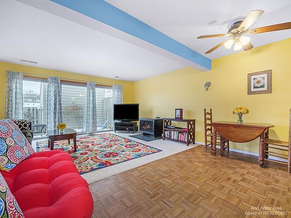 2nd image of 728 Watersedge Dr