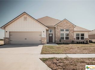 202 Beacon Ln, Victoria, TX 77904
