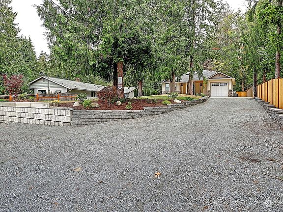 3rd image of 1872 Lake Drive