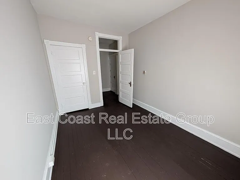 304 1/2 W Martin St — Photo 26