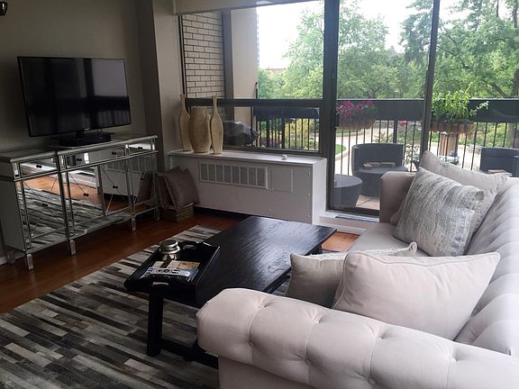 3rd image of 1355 N Sandburg Ter APT 309