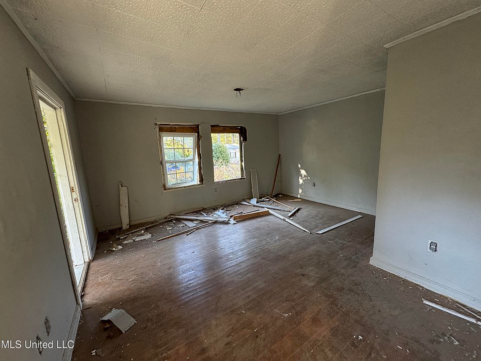 2nd image of 3530 Bowers St