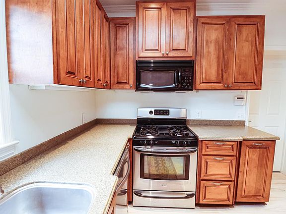 3rd image of 207 Eckles Rd