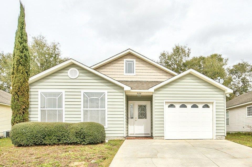 1st image of 766 Brooke Manor Dr