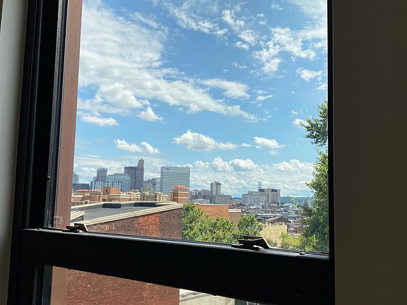4th image of 212 Peete St #24