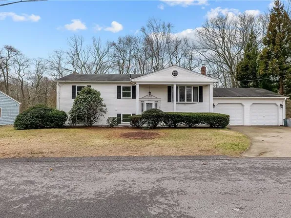 62 Crescendo Dr, Warwick, RI 02889