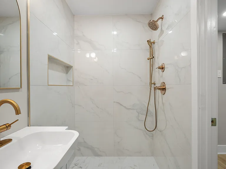 1630 Benson St #1 — Photo 7