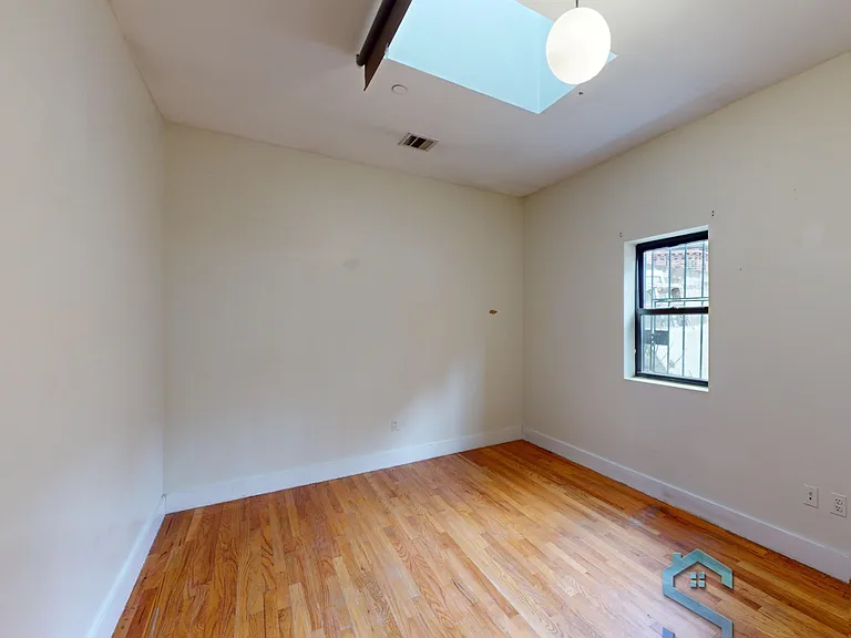124 Manhattan Ave #1R — Photo 3