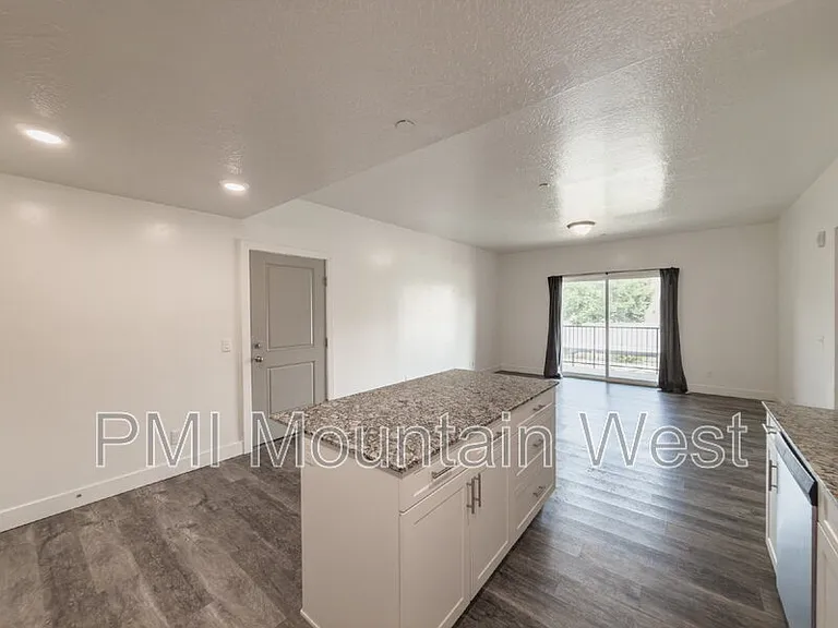 875 S Depot St #B251 — Photo 3