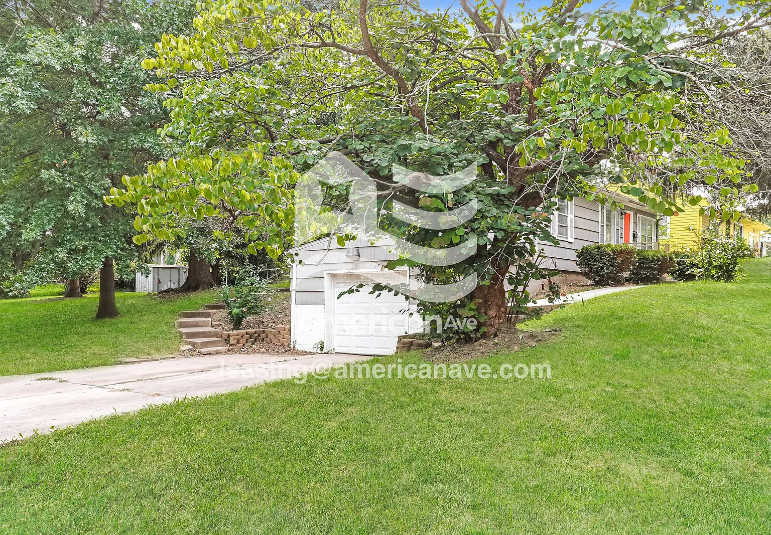 3 bed, 1.5 bath, 912 sqft, $1,322 — Photo 2