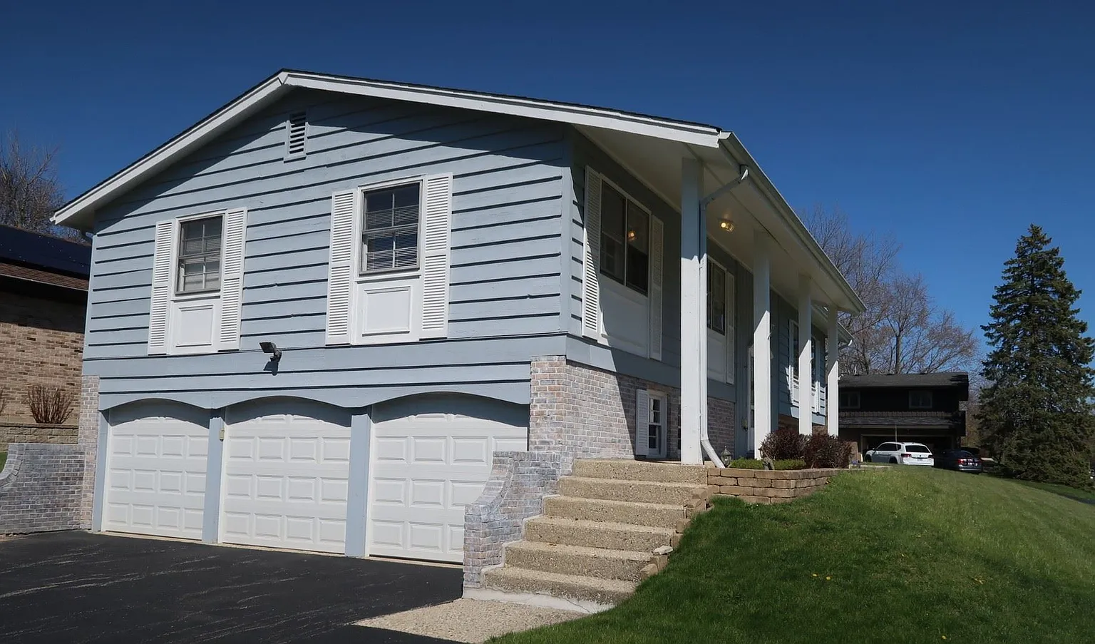 230 W Brentwood Dr photo 1
