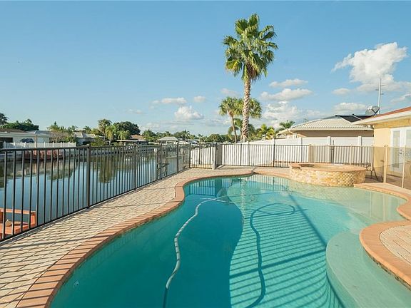2nd image of 3924 Doral Dr