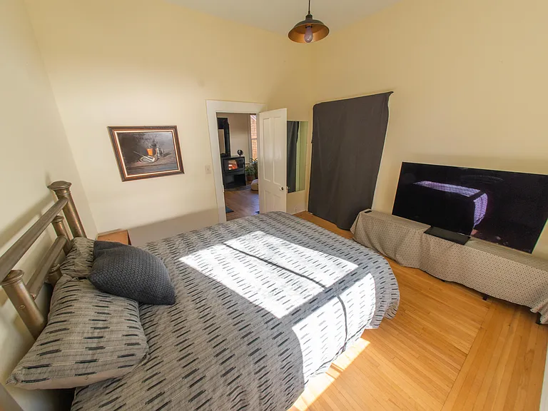 323 Clay St — Photo 8